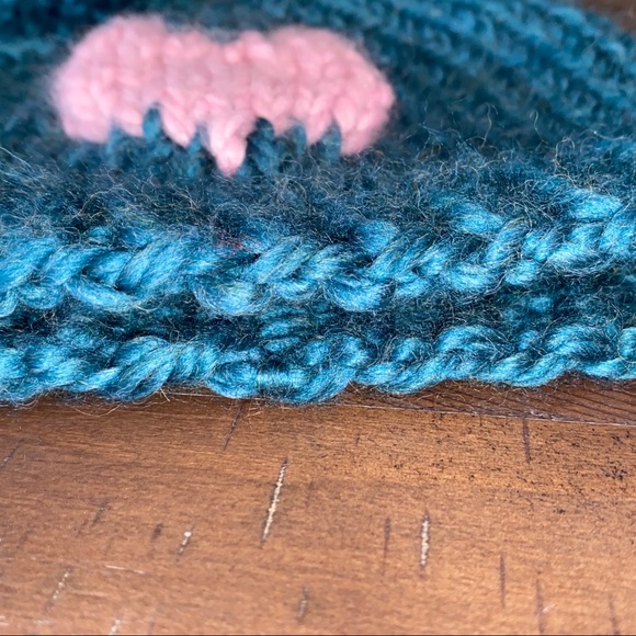 Winter hat knit by hands - Picture 4 of 5